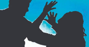 पाटण्यात मन सुन्न करणारी घटना, कोरोनाग्रस्ताच्या पत्नीसोबत रुग्णालय कर्मचाऱ्याकडून धक्कादायक प्रकार.