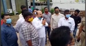 आरक्षणविरोधी गुणरत्न सदावर्तेंचा नांदेडमध्ये सत्कार;  हॉटेल समोर तणाव, मालक व्यंकट चारीची जाहीर माफी