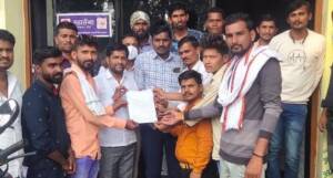 महाराष्ट्र शासनाच्या एच एल एल प्रयोगशाळा चालवणाऱ्या महाल्याब कंपनी कर्मचाऱ्यांची पगारवाढीसाठी निवेदन.